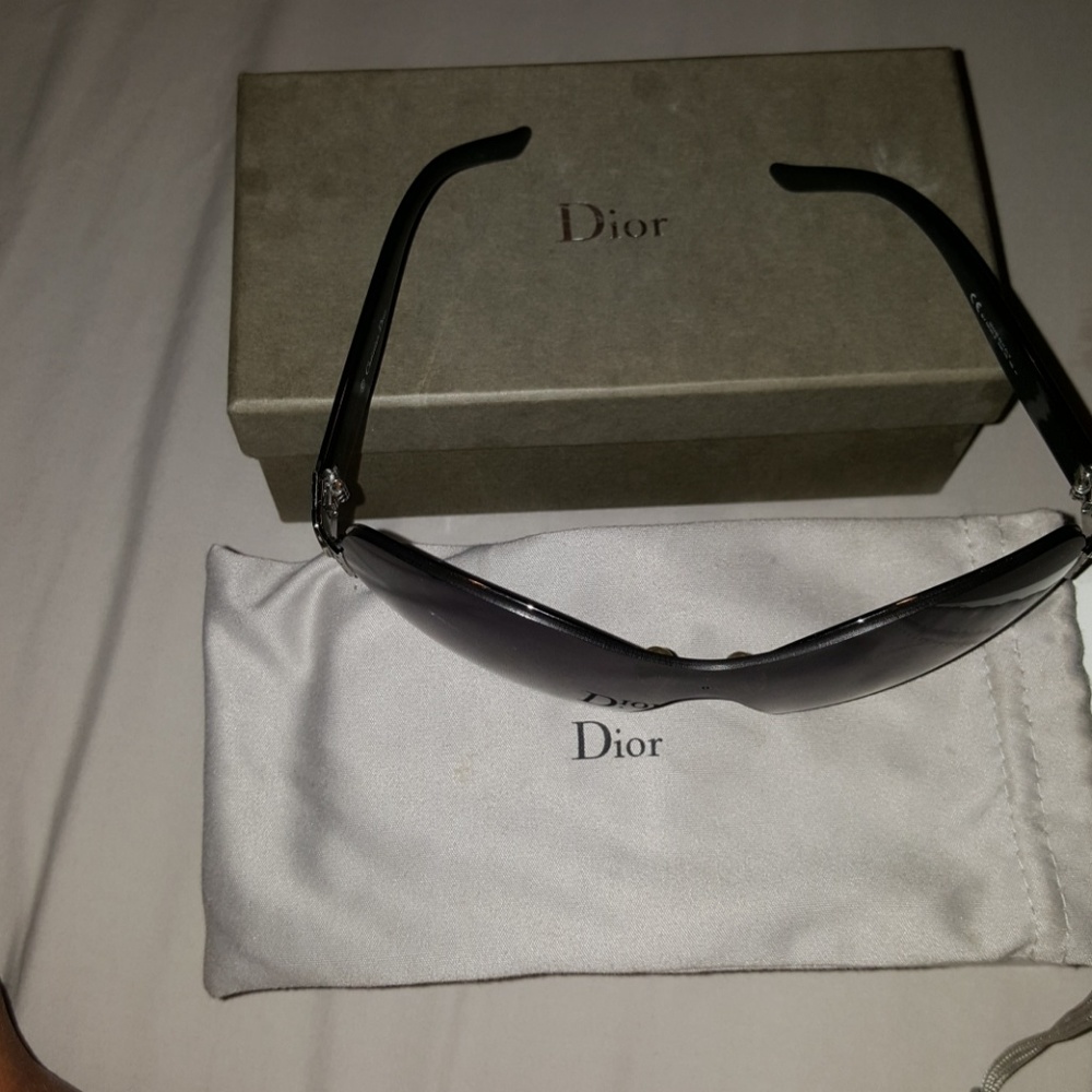 Women oversized sunglasses